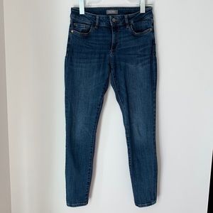 Designer DL1961 jeans in perfect condition! Darker wash, skinny fit, not tight.